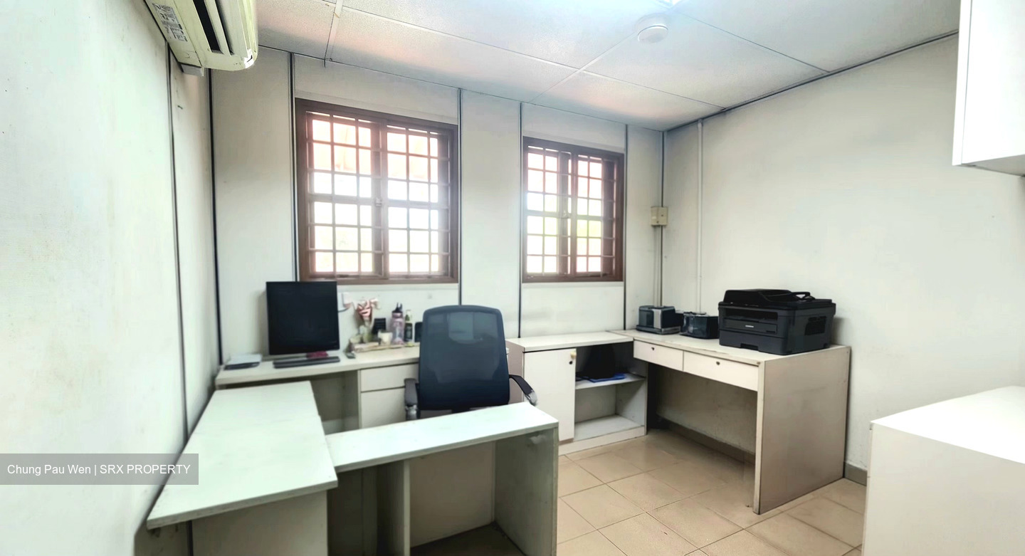 Jurong West Street 92 (D22), Shop House #548897541